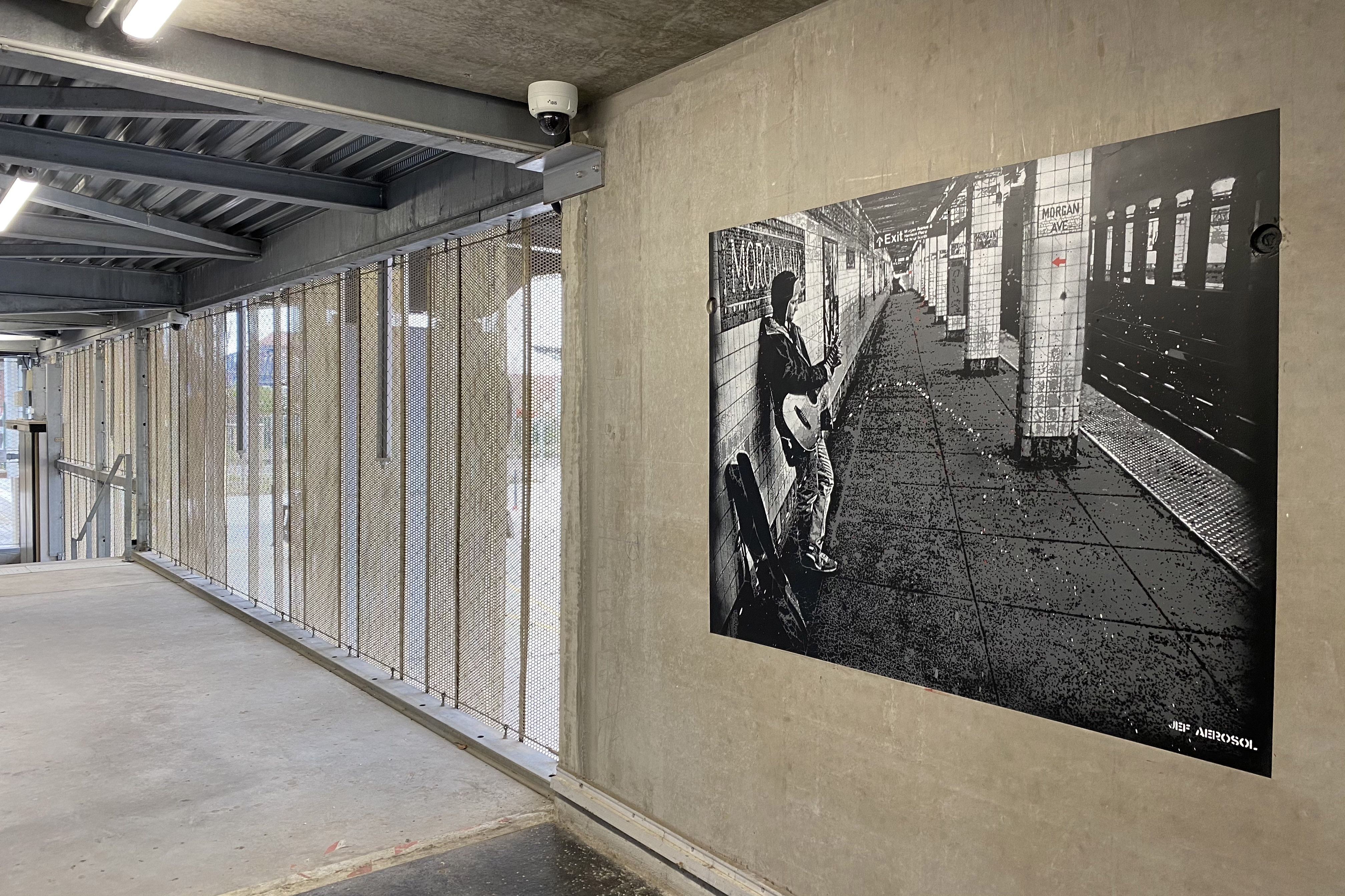 Street-art à Roubaix : Jef Aerosol inaugure le parking de la gare