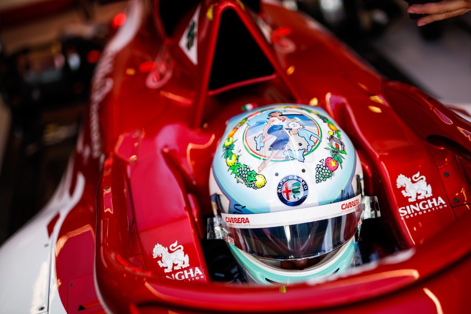 Grand Prix de Monza F1 : le casque très italien de Antonio Giovinazzi